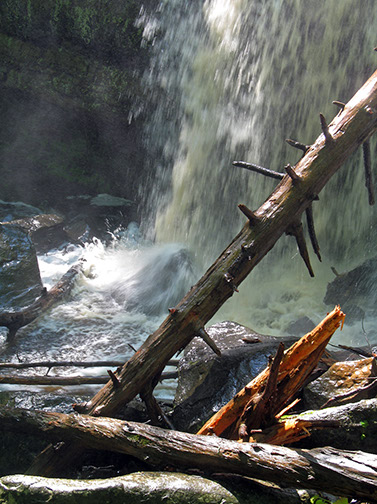 Waterfall_at_Ringing_Rocks_V